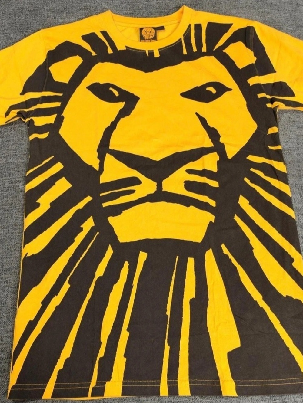 Lion King Disney Tshirt Mens Size Small Graphic Tee Vintage Yellow Broadway